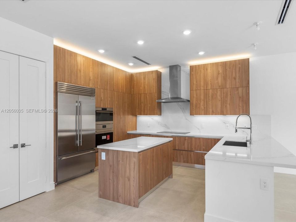 На продажу: $4,195,000 (5 спален, 4 ванн, 4152 Квадратных фут)