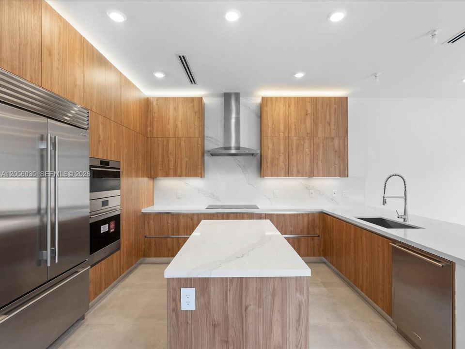 На продажу: $4,195,000 (5 спален, 4 ванн, 4152 Квадратных фут)