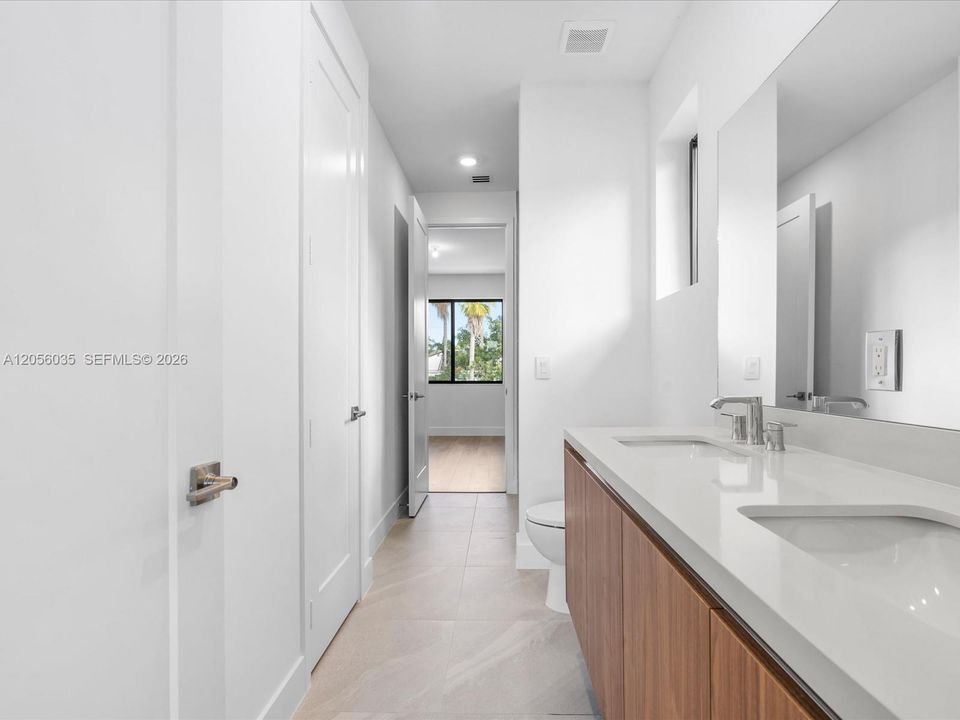 На продажу: $4,195,000 (5 спален, 4 ванн, 4152 Квадратных фут)