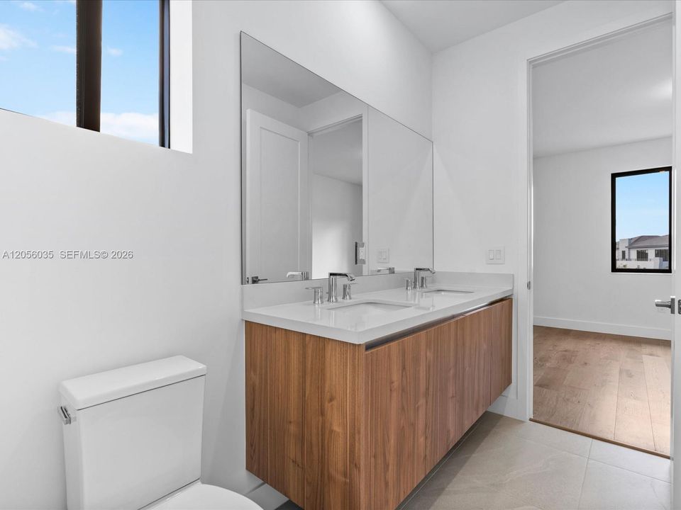 На продажу: $4,195,000 (5 спален, 4 ванн, 4152 Квадратных фут)