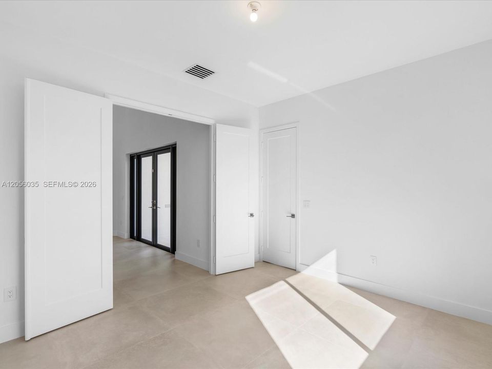 На продажу: $4,195,000 (5 спален, 4 ванн, 4152 Квадратных фут)