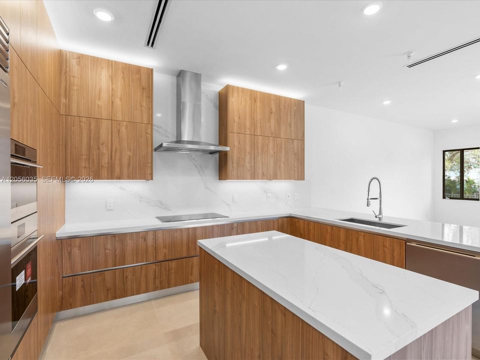 На продажу: $4,195,000 (5 спален, 4 ванн, 4152 Квадратных фут)