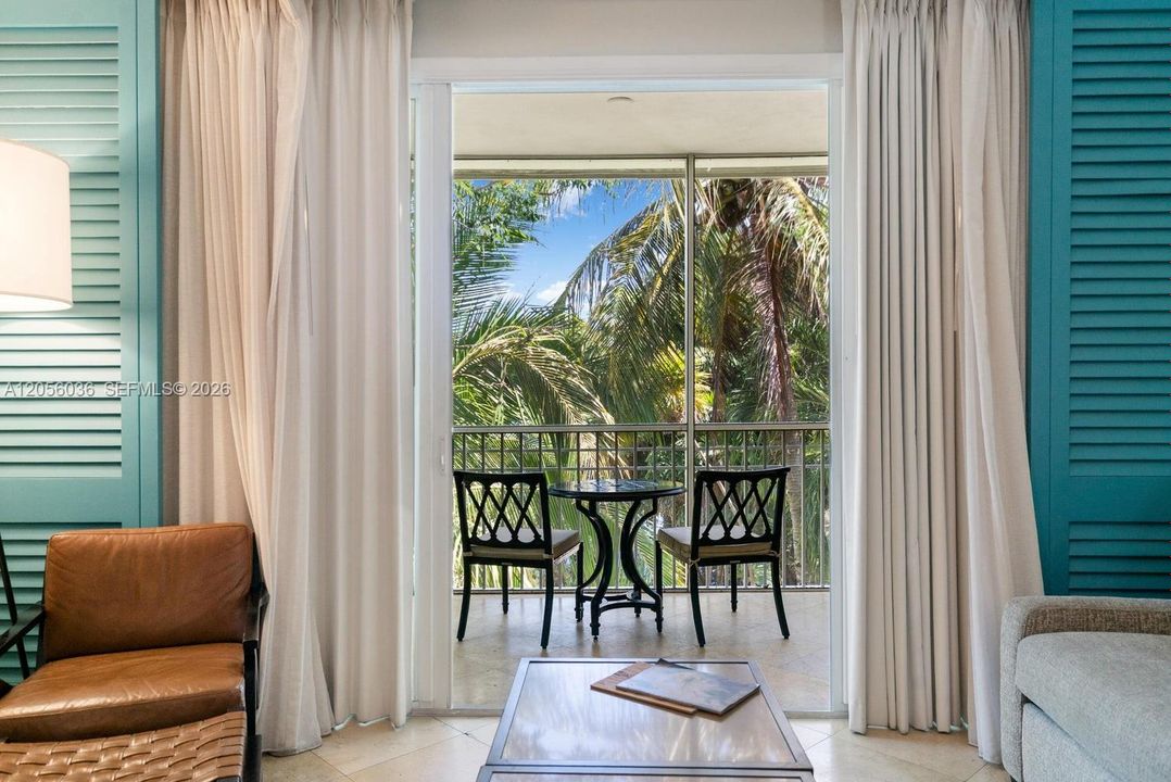 For Sale: $649,000 (1 beds, 1 baths, 550 Square Feet)