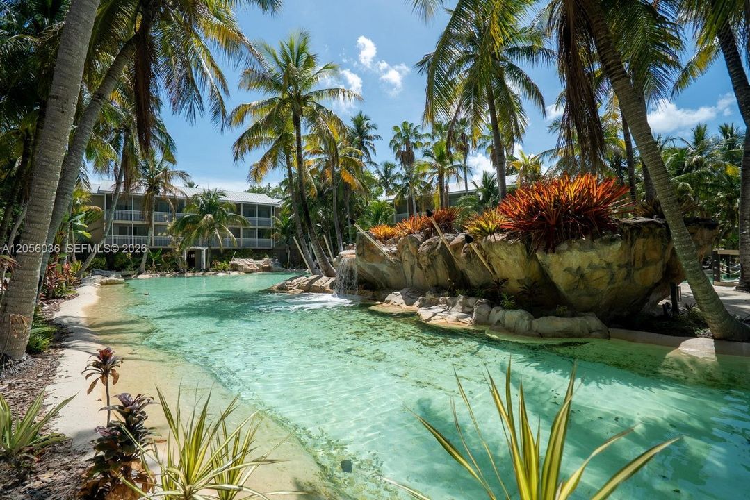 For Sale: $649,000 (1 beds, 1 baths, 550 Square Feet)