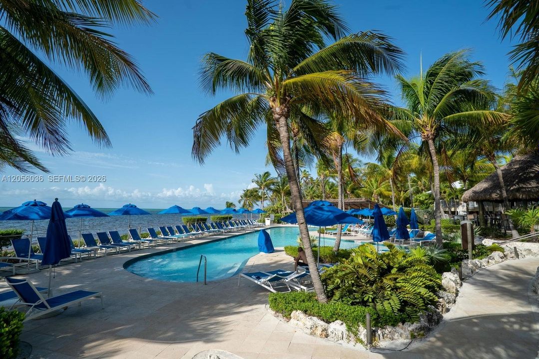 For Sale: $649,000 (1 beds, 1 baths, 550 Square Feet)