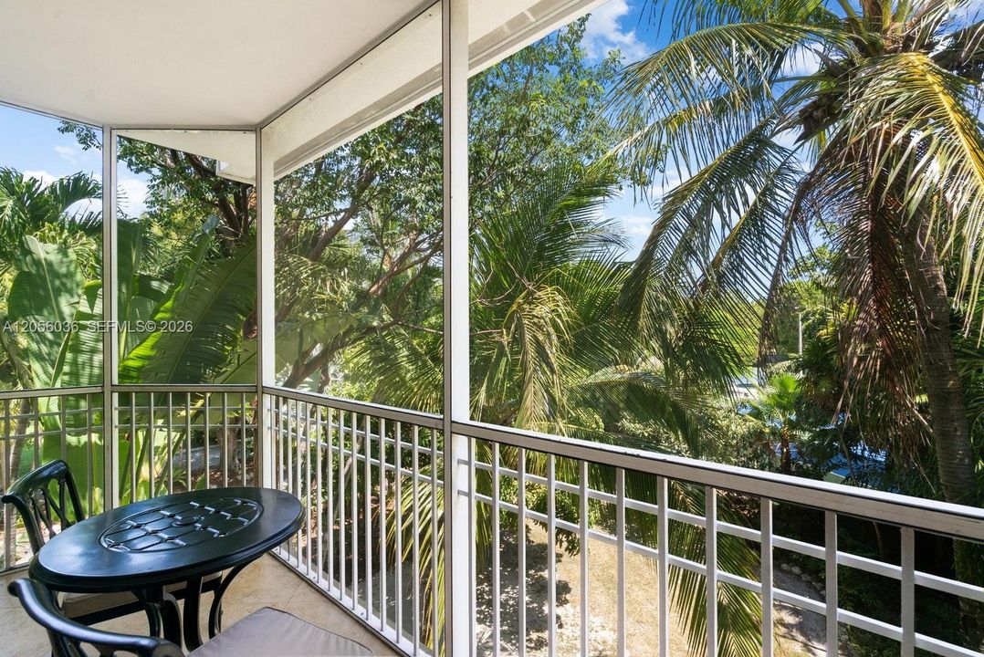 For Sale: $649,000 (1 beds, 1 baths, 550 Square Feet)
