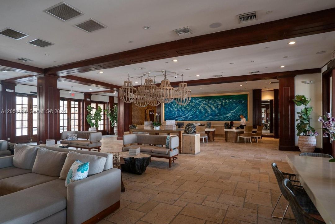 For Sale: $649,000 (1 beds, 1 baths, 550 Square Feet)