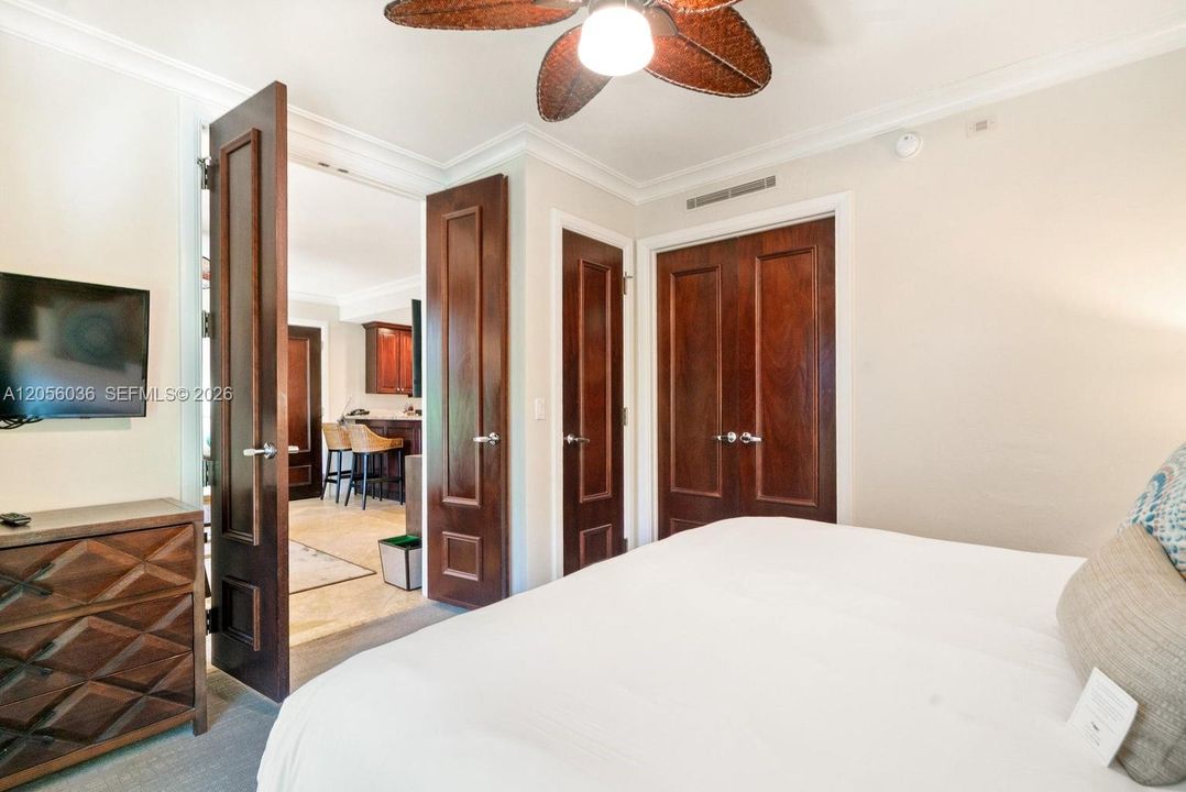 For Sale: $649,000 (1 beds, 1 baths, 550 Square Feet)