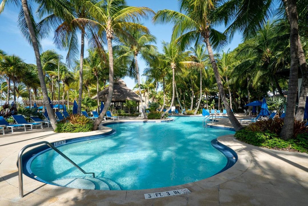 For Sale: $649,000 (1 beds, 1 baths, 550 Square Feet)