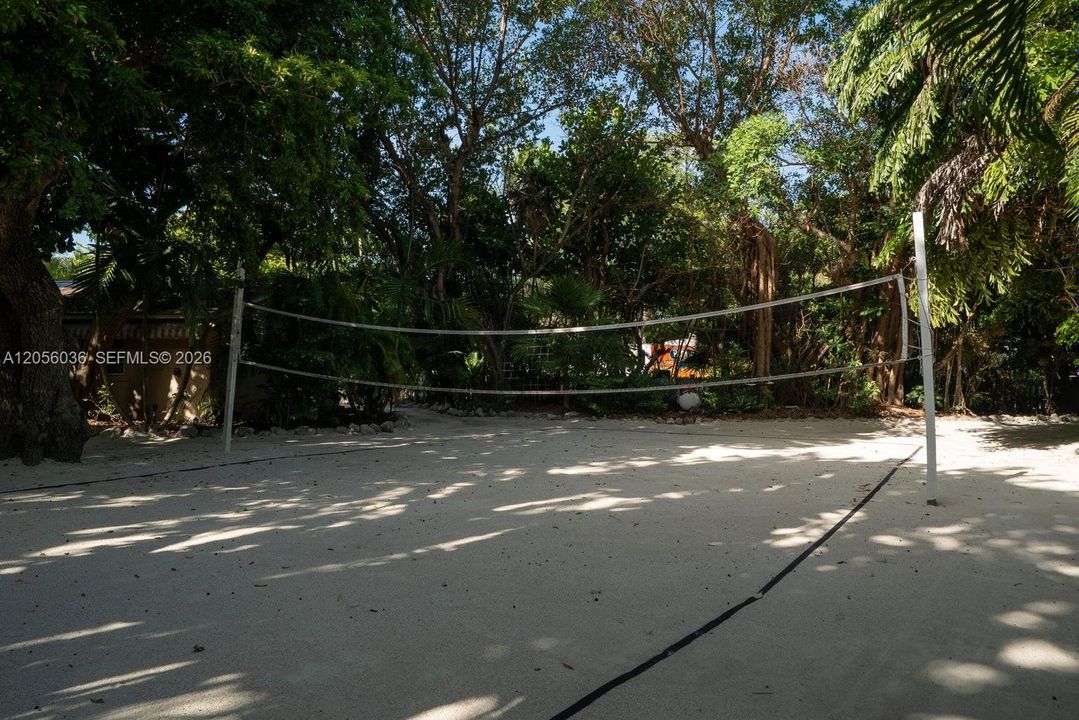 For Sale: $649,000 (1 beds, 1 baths, 550 Square Feet)
