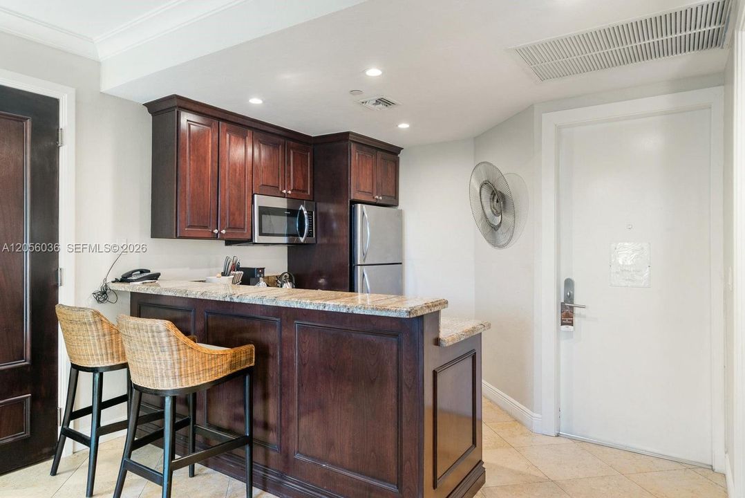 For Sale: $649,000 (1 beds, 1 baths, 550 Square Feet)