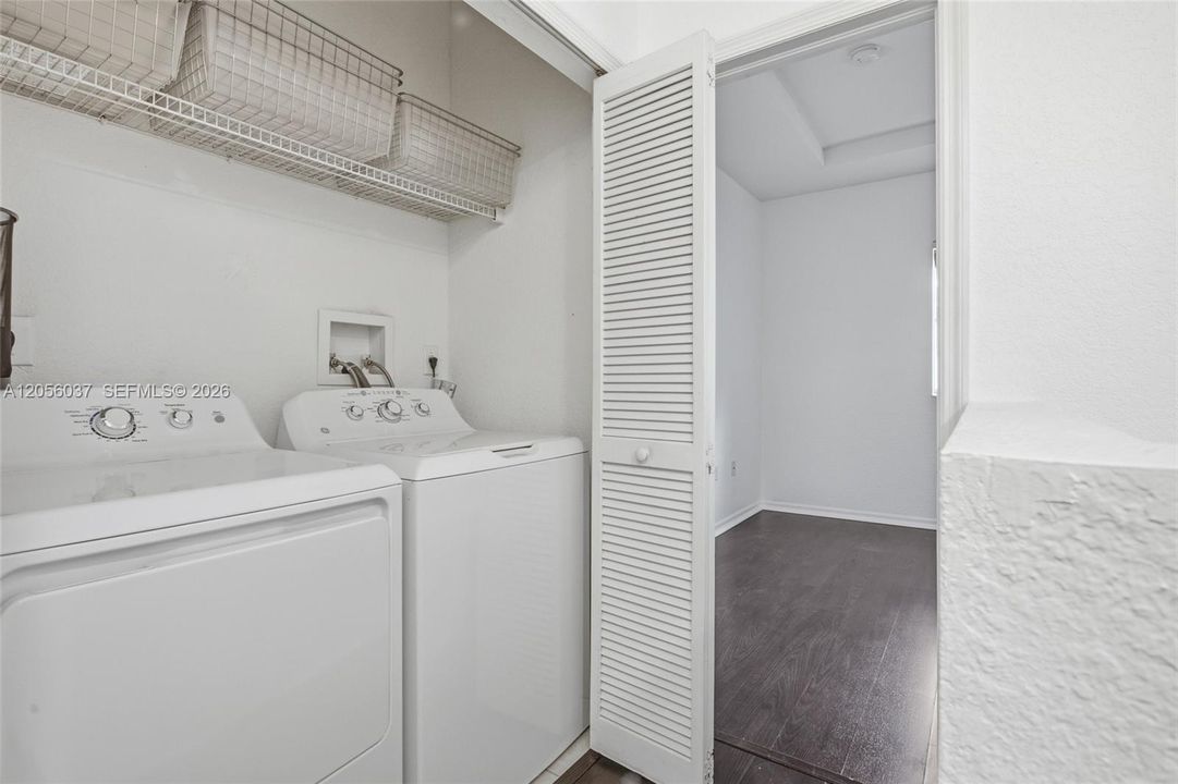 En Venta: $555,000 (3 camas, 3 baños, 1642 Pies cuadrados)