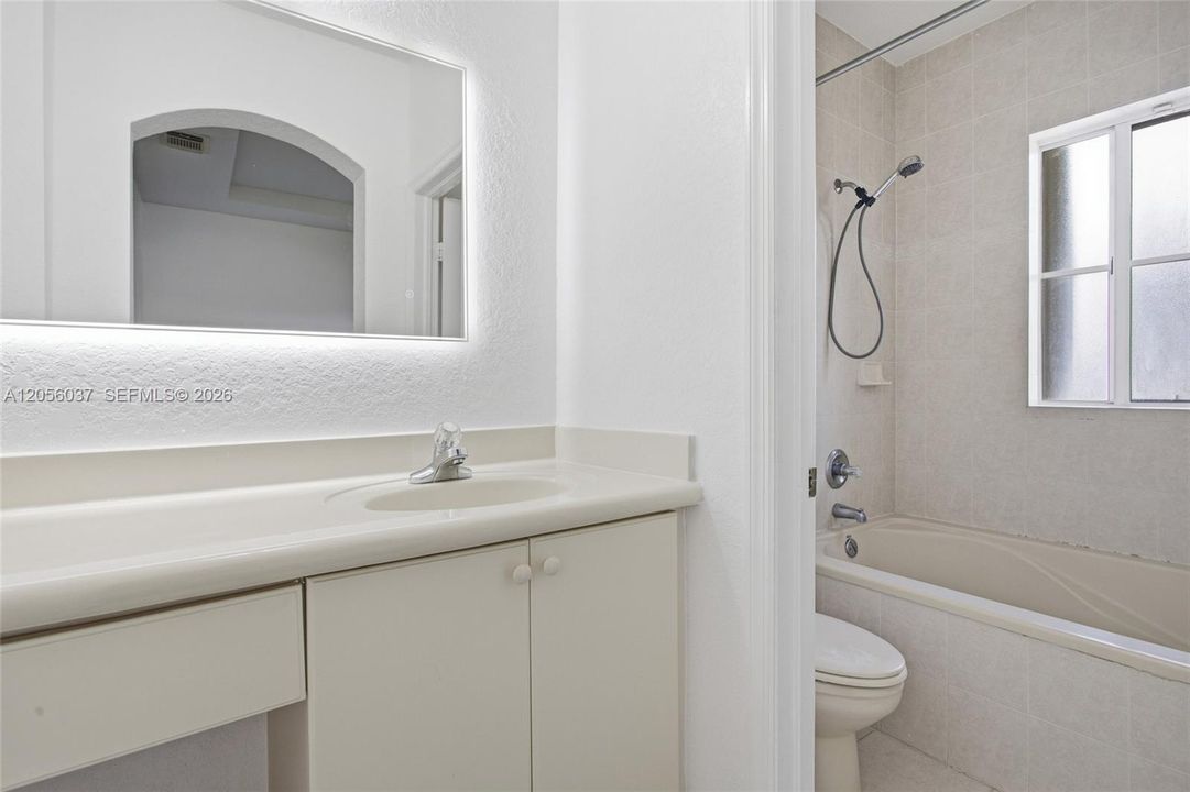 En Venta: $555,000 (3 camas, 3 baños, 1642 Pies cuadrados)