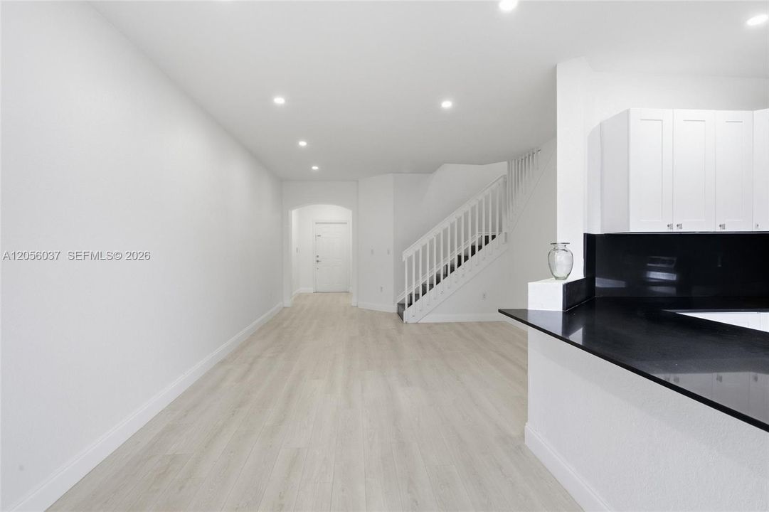 En Venta: $555,000 (3 camas, 3 baños, 1642 Pies cuadrados)
