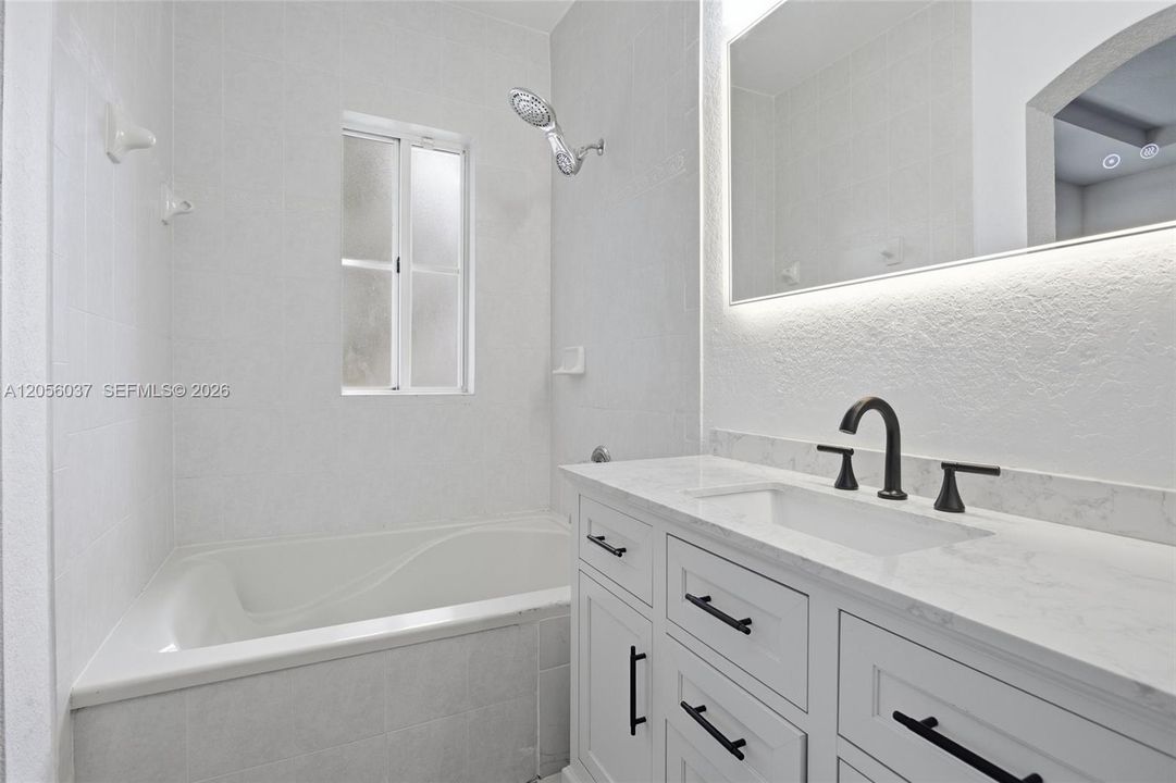 En Venta: $555,000 (3 camas, 3 baños, 1642 Pies cuadrados)