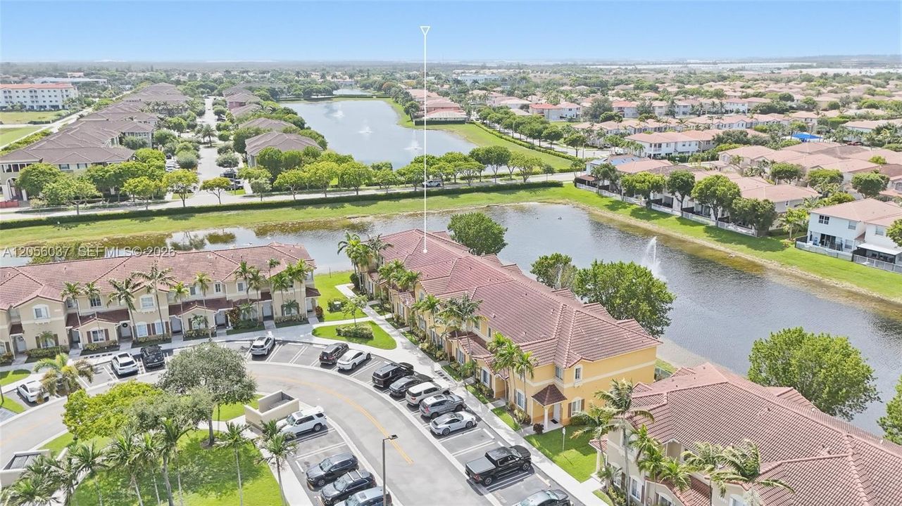En Venta: $555,000 (3 camas, 3 baños, 1642 Pies cuadrados)