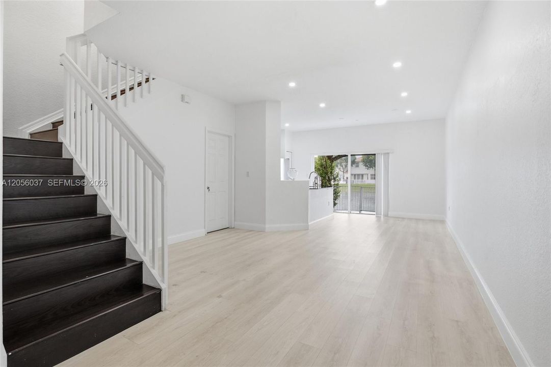 En Venta: $555,000 (3 camas, 3 baños, 1642 Pies cuadrados)