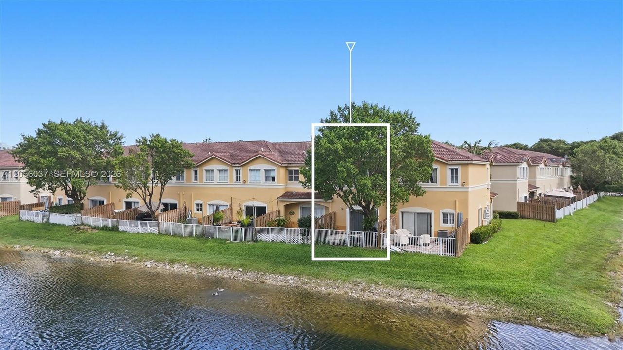 En Venta: $555,000 (3 camas, 3 baños, 1642 Pies cuadrados)
