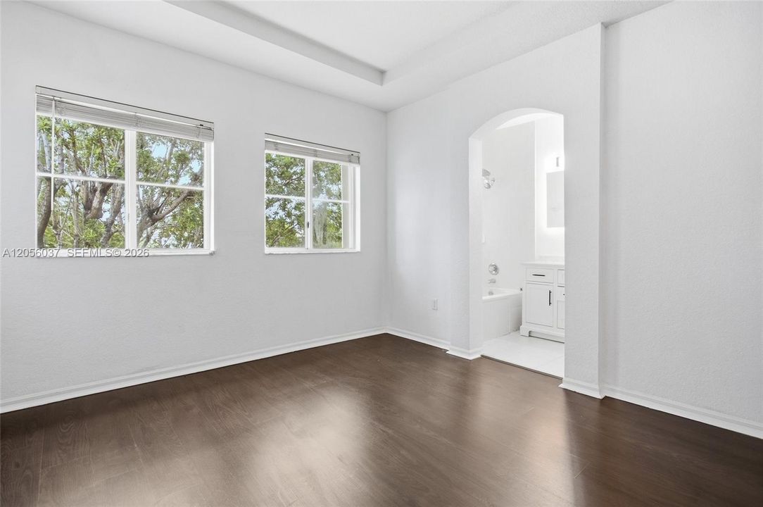 En Venta: $555,000 (3 camas, 3 baños, 1642 Pies cuadrados)