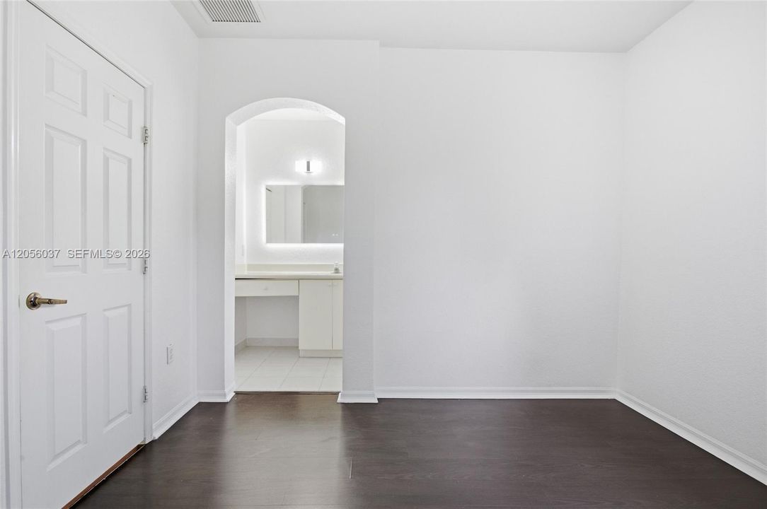 En Venta: $555,000 (3 camas, 3 baños, 1642 Pies cuadrados)