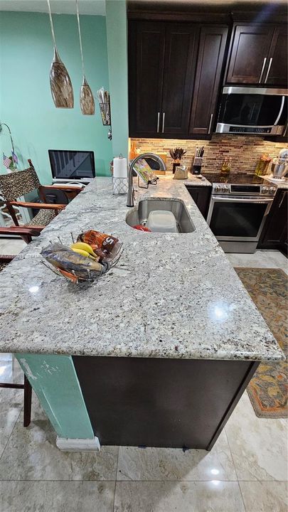 На продажу: $369,000 (2 спален, 2 ванн, 1184 Квадратных фут)