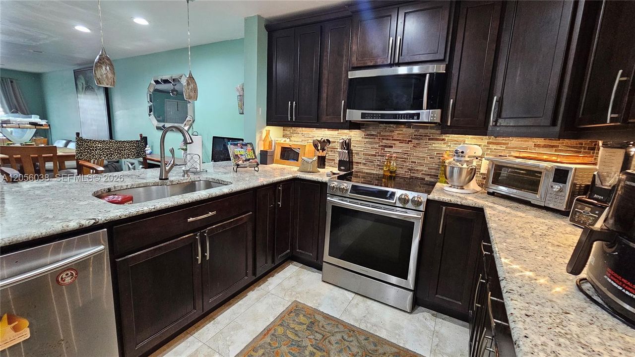 На продажу: $369,000 (2 спален, 2 ванн, 1184 Квадратных фут)