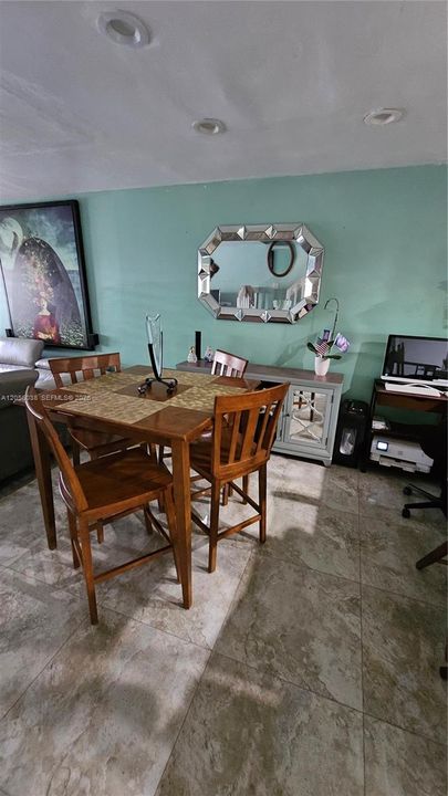 На продажу: $369,000 (2 спален, 2 ванн, 1184 Квадратных фут)