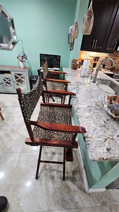 На продажу: $369,000 (2 спален, 2 ванн, 1184 Квадратных фут)