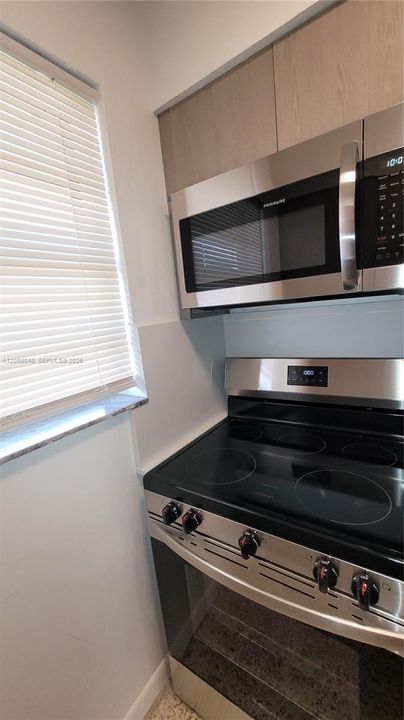 For Rent: $1,550 (1 beds, 1 baths, 550 Square Feet)