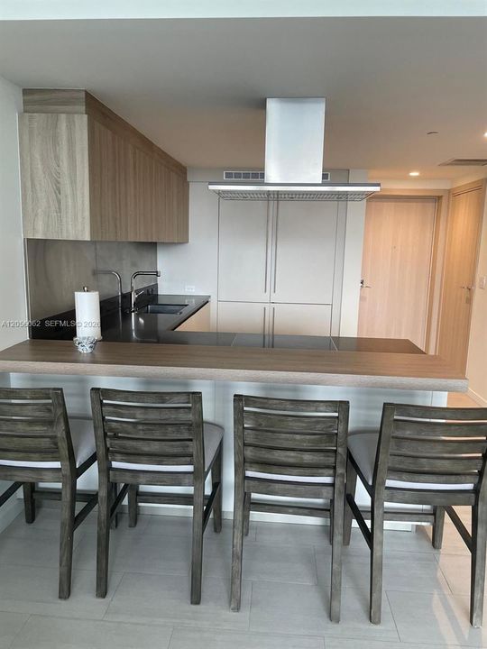 В аренду: $4,500 (1 спален, 1 ванн, 0 Квадратных фут)