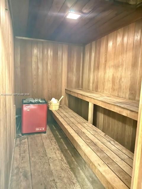 На продажу: $235,000 (1 спален, 1 ванн, 913 Квадратных фут)