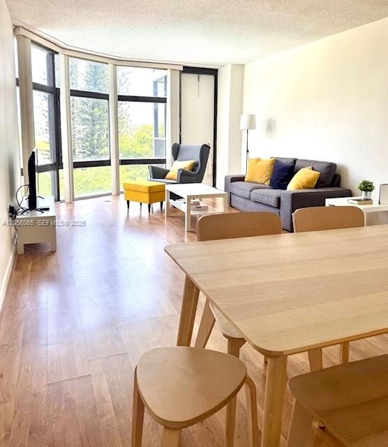 На продажу: $235,000 (1 спален, 1 ванн, 913 Квадратных фут)