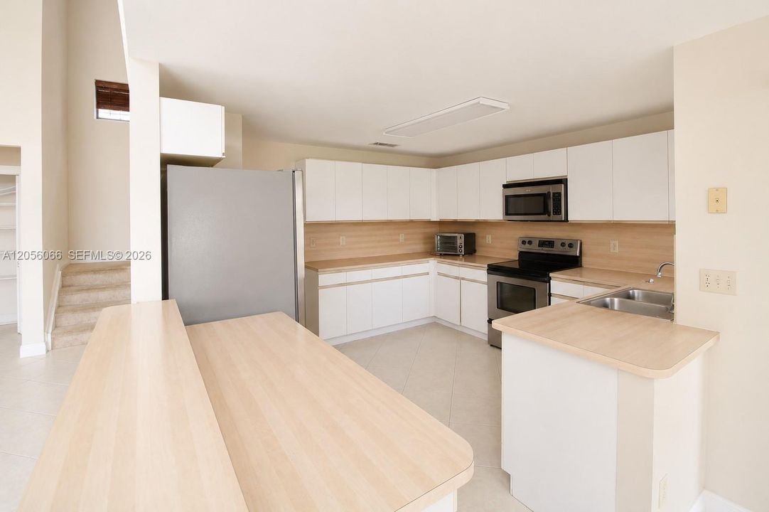 На продажу: $949,900 (4 спален, 3 ванн, 3111 Квадратных фут)