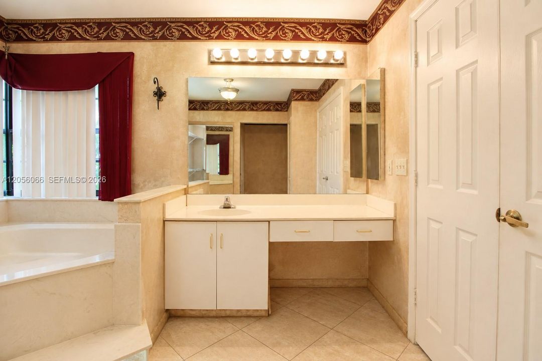 На продажу: $949,900 (4 спален, 3 ванн, 3111 Квадратных фут)