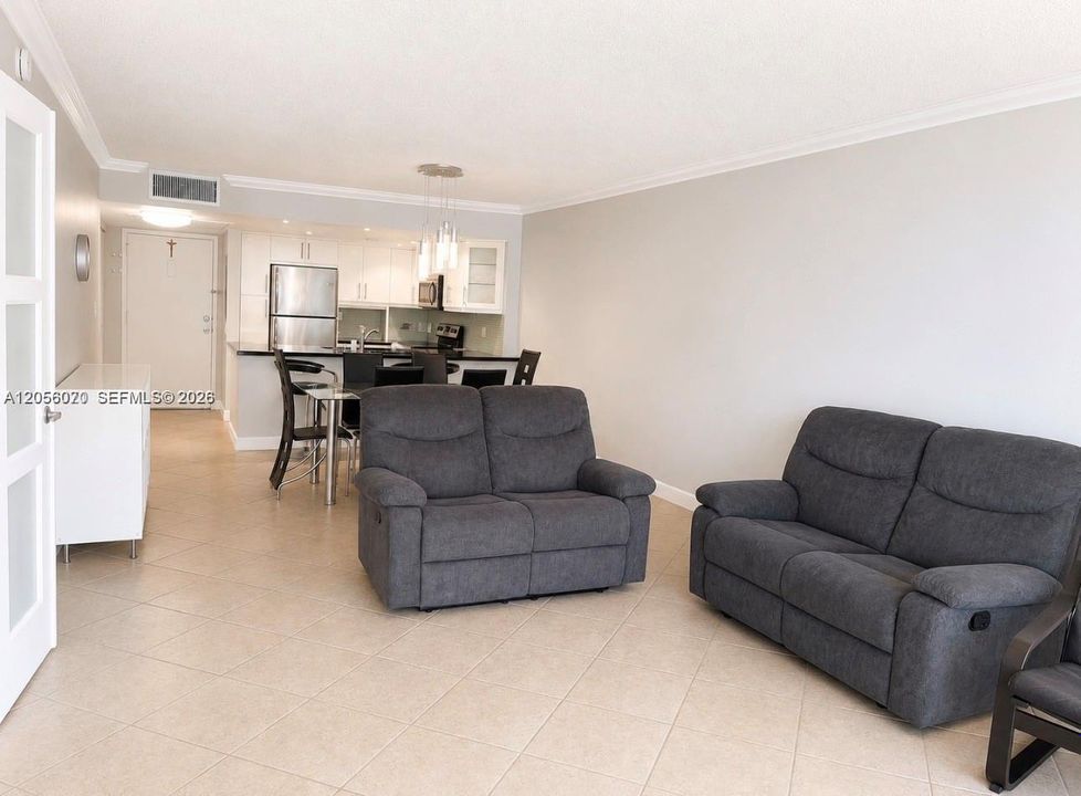 В аренду: $2,050 (1 спален, 1 ванн, 820 Квадратных фут)
