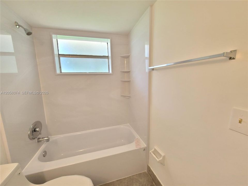 For Sale: $168,000 (1 beds, 1 baths, 670 Square Feet)