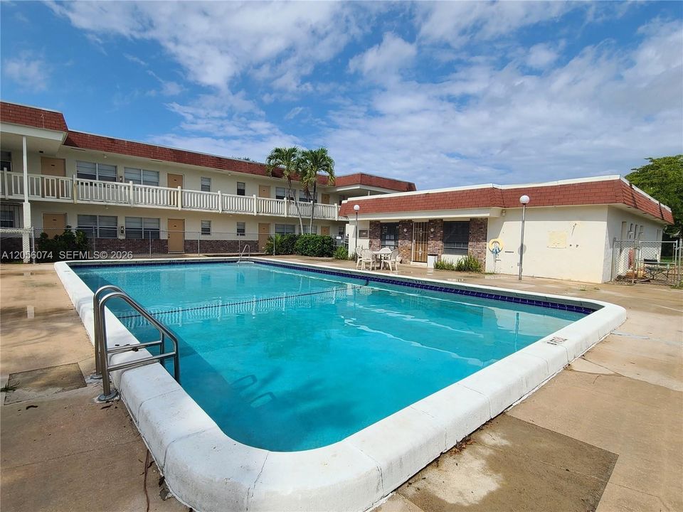 For Sale: $168,000 (1 beds, 1 baths, 670 Square Feet)