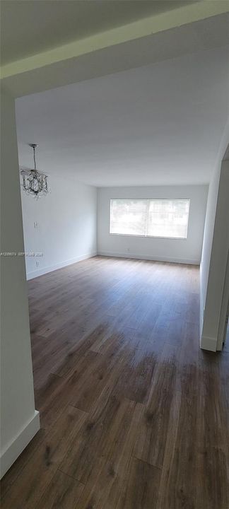 For Sale: $168,000 (1 beds, 1 baths, 670 Square Feet)