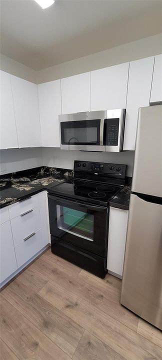 For Sale: $168,000 (1 beds, 1 baths, 670 Square Feet)