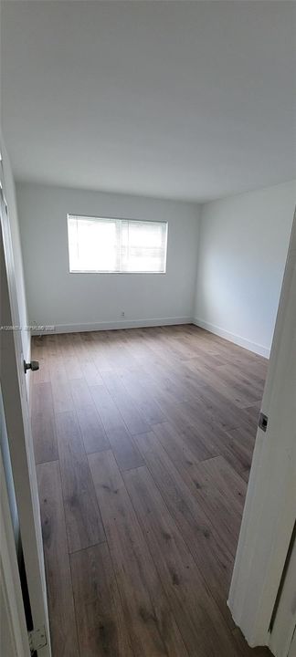 For Sale: $168,000 (1 beds, 1 baths, 670 Square Feet)