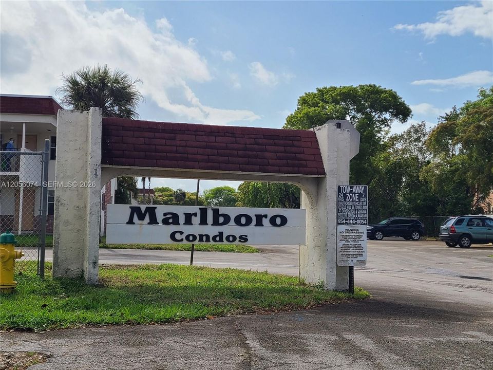 For Sale: $168,000 (1 beds, 1 baths, 670 Square Feet)