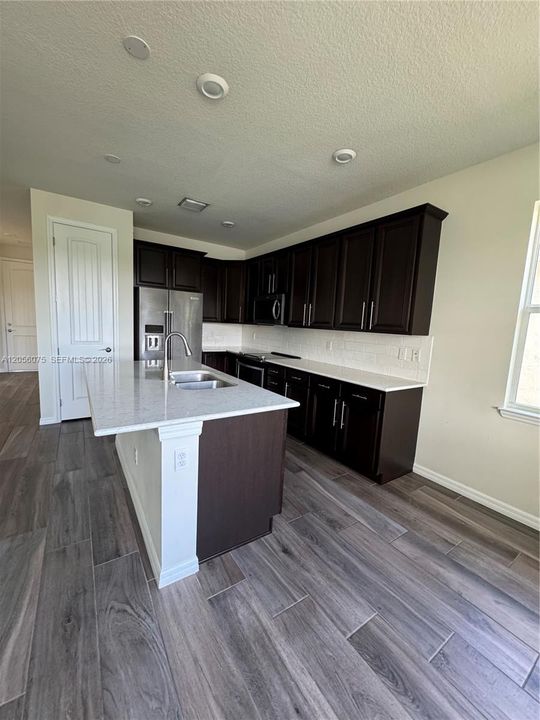 В аренду: $4,800 (3 спален, 2 ванн, 2183 Квадратных фут)