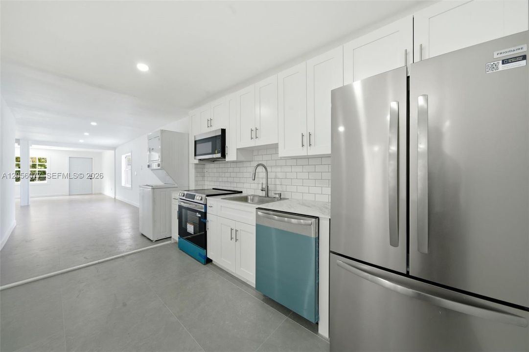 For Rent: $3,100 (3 beds, 2 baths, 1200 Square Feet)