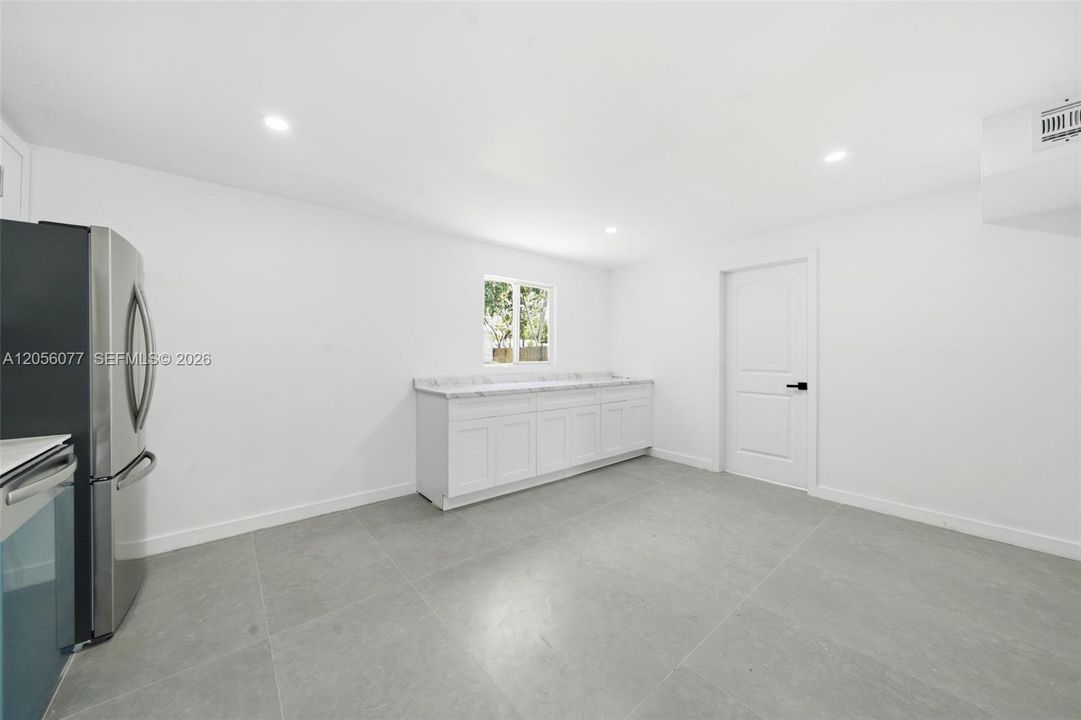 For Rent: $3,100 (3 beds, 2 baths, 1200 Square Feet)