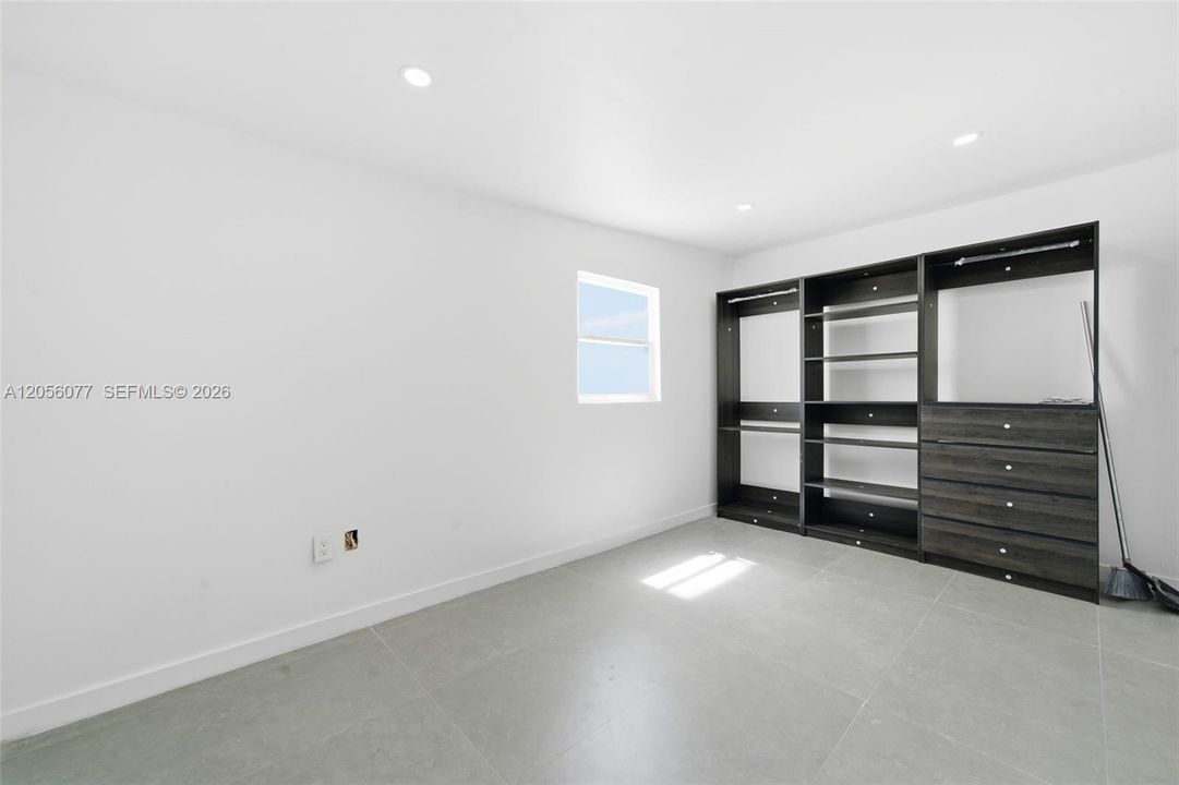 For Rent: $3,100 (3 beds, 2 baths, 1200 Square Feet)