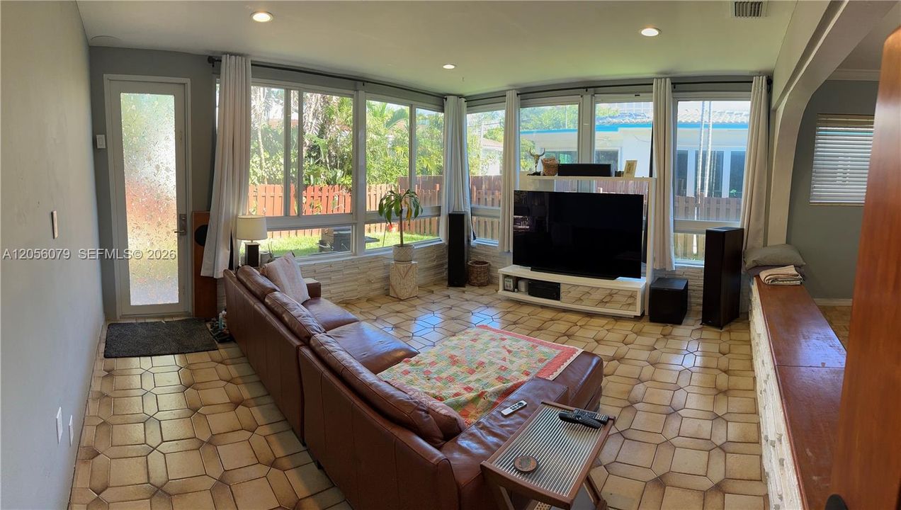 En Renta: $6,700 (3 camas, 2 baños, 1532 Pies cuadrados)