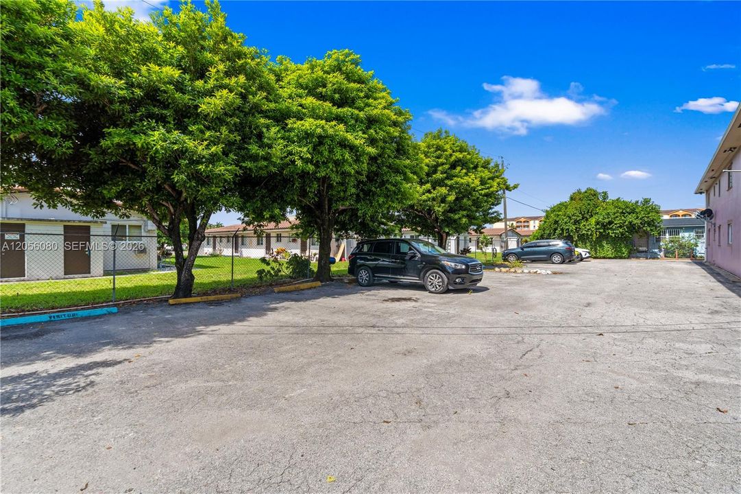 For Sale: $215,000 (2 beds, 1 baths, 890 Square Feet)