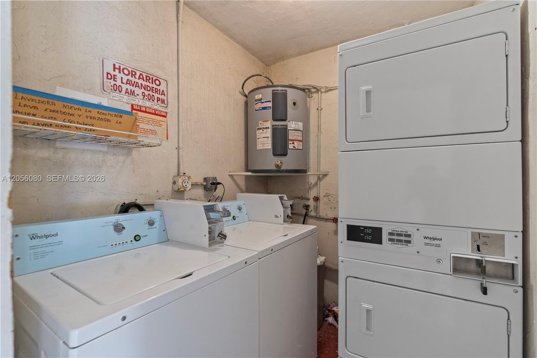 For Sale: $215,000 (2 beds, 1 baths, 890 Square Feet)