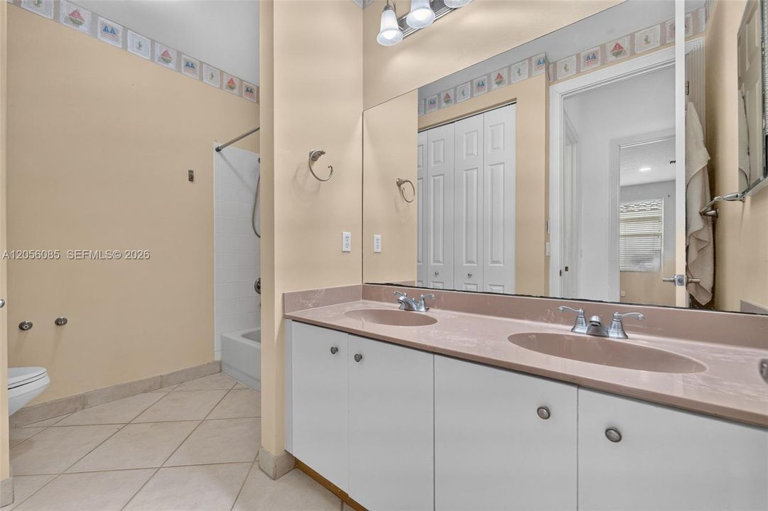 En Renta: $5,795 (4 camas, 3 baños, 3119 Pies cuadrados)