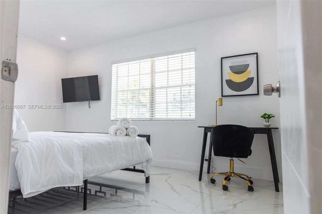 For Sale: $575,000 (4 beds, 3 baths, 1732 Square Feet)
